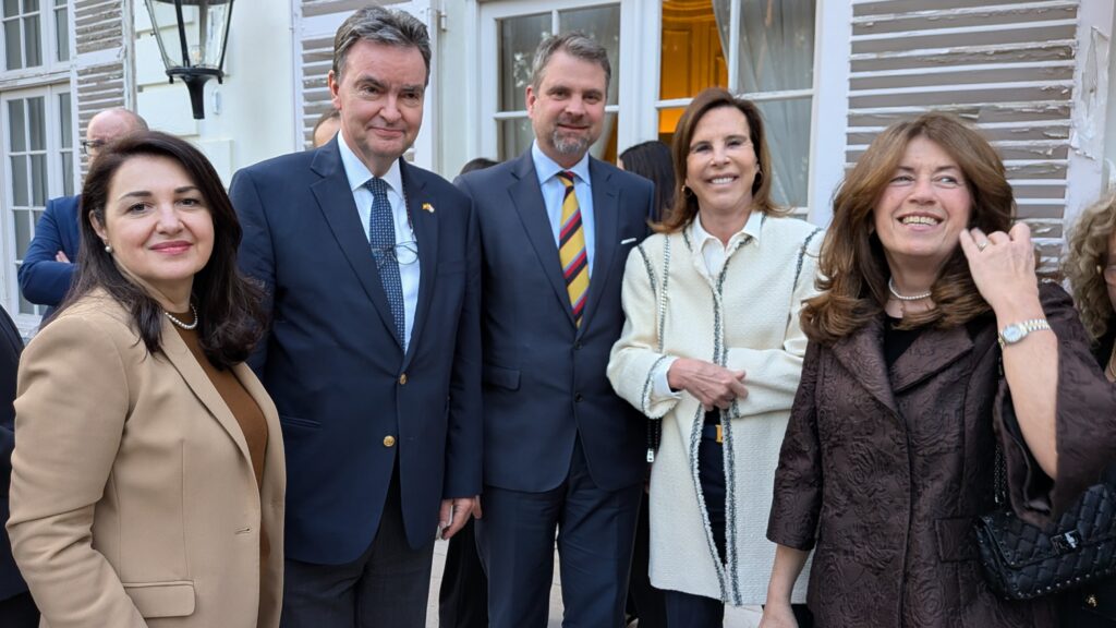 De izquierda a derecha, la embajadora de Albania, Entela Gjika; el embajador de Hungría, Georg Habsburg-Lothringen; el embajador de Eslovenia, Tadej Rupel; la embajadora de Francia, Kareen Rispal; y la embajadora de Croacia, Nives Malenica.