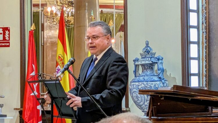 El embajador búlgaro, Todor Stoyanov, se dirige a los invitados a la recepción./ Foto: DN