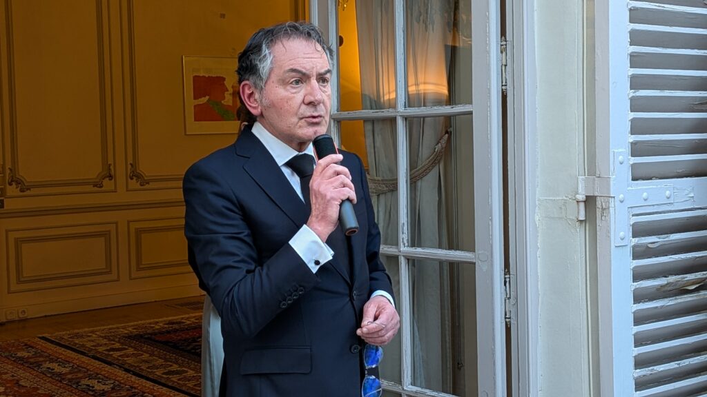 El embajador Apostolos Baltas se dirige a los invitados./ Fotos: DN