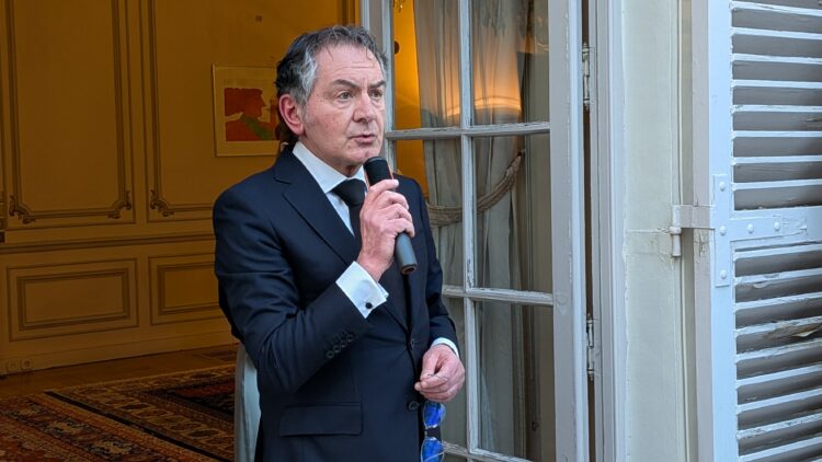 El embajador Apostolos Baltas se dirige a los invitados./ Fotos: DN