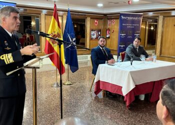 El vicealmirante Javier Roca, durante su intervención./ Foto: AR