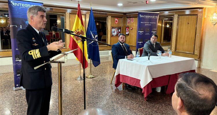 El vicealmirante Javier Roca, durante su intervención./ Foto: AR