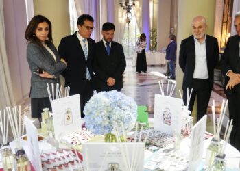 Ambassador Buccino views the exhibit alongside participants in the presentation. / Photos: Courtesy of the Italian Embassy