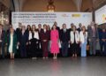 Conference attendees, with Queen Letizia and the Spanish Minister of Health./ Photo: La Moncloa