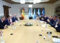 Spanish Prime Minister, Pedro Sánchez, mets with the Director-General of the Food and Agriculture Organization of the United Nations (FAO), Dongyu Qu; the President of the International Fund for Agricultural Development (IFAD), Álvaro Lario; and the Executive Director of the World Food Programme (WFP), Cindy McCain. | Pool Moncloa/Fernando Calvo.