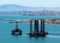 Plataforma petrolera frente a las costas del mar Caspio cerca de Baku, Azerbaiyán.