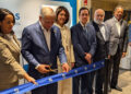 El presidente ejecutivo de Banreservas, Leonardo Aguilera, corta la cinta inaugural de la feria, junto al embajador de la República Dominicana, Tony Raful, y el resto de autoridades. /Fotos: JDL