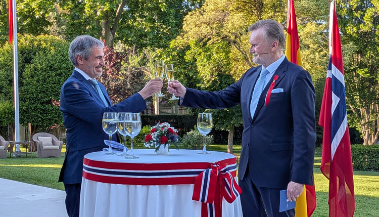The Norwegian ambassador, Lars Andersen, and the MAEC’s secretary of state for the European Union, Fernando Sampedro, provide for bilateral relations between Norway and Spain. /Photos: Juan D. Latorre