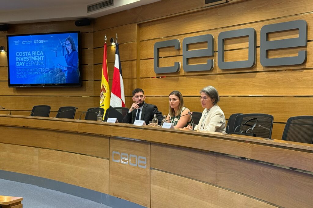 Miguel Ángel de Jesús, Laura López y Gisella Sánchez, durante la inauguración de la jornada./ Foto: AR