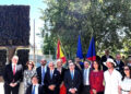 El embajador de la República Checa, Libor Sečka, junto a diversas personalidades, junto a la estatua dedicada a František Suchý. /Fotos: Cortesía de la Embajada checa.