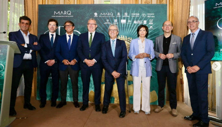 El embajador de Colombia, Eduardo Ávila Navarrete, junto al presidente de la Diputación de Alicante, Toni Pérez; el director del MARQ, Manuel Olcina, y representantes del Museo del Oro del Banco de la República de Colombia. /Foto: JDL