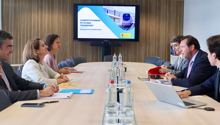 The Minister of Transport and Sustainable Mobility, Óscar Puente, met in Brussels with the first Vice-President of the European Commission for the Clean, Fair and Competitive Transition, Teresa Ribera