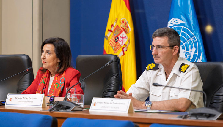 Defense Minister Margarita Robles, along with BRILIB XLV chief Brigadier General Antonio Ortiz