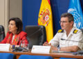 La ministra de Defensa, Margarita Robles, junto al jefe de la BRILIB XLV, el general de brigada Antonio Ortiz