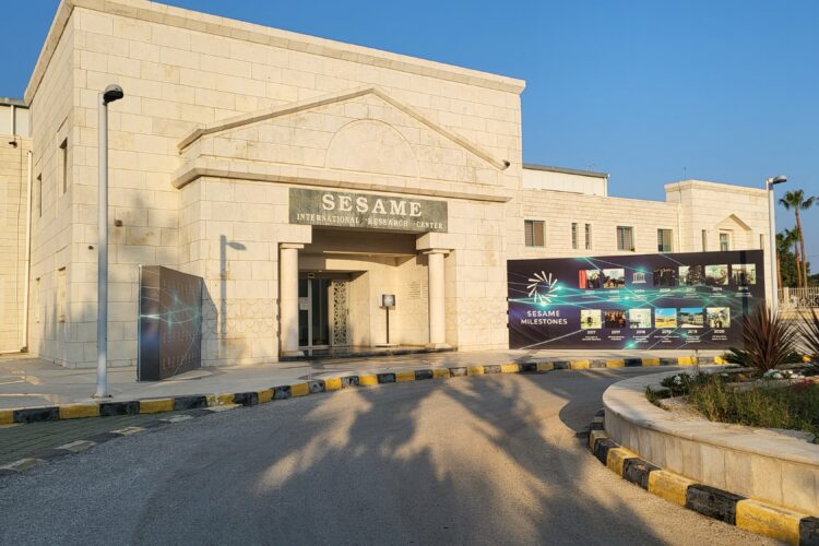 Main entrance to the SESAME headquarters./ Photo: By Erkcan - Own work, CC BY-SA 4.0, https://commons.wikimedia.org/w/index.php?curid=126424294