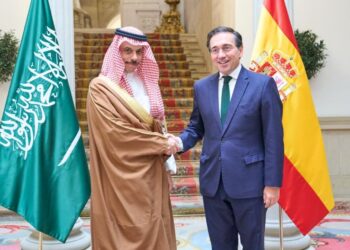 Los ministros de Asuntos Exteriores de Arabia Saudí, príncipe Faisal bin Farhan Al Saud, y España, José Manuel Albares, el miércoles en el Palacio de Viana./ Foto: MAEC