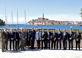 Foto de familia de los ministros del MED9.