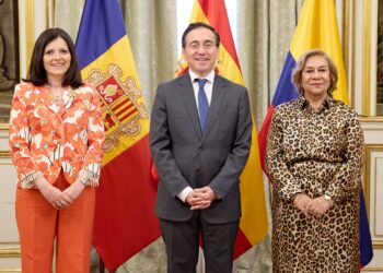 Las ministras de Colombia, Rosa Villavicencio, y Andorra, Imma Tor Faus, con Albares./ Foto: MAEC