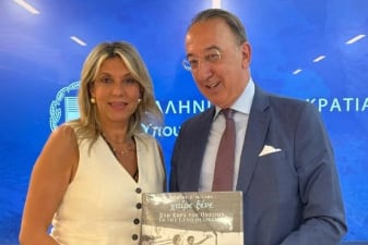 La viceministra griega de Turismo, Anna Karamanli, y el embajador de España en Atenas, Jorge Domecq./ Foto: Gobierno de Grecia