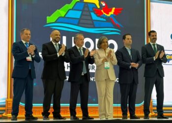 The organizers of the Ibero-American Tourism Forum, during the presentation of the Canary Islands as the host of the fourth edition./ Photo: CEIB
