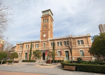 Facade of Casa Árabe in Madrid./ Photo: Mario Elias Munoz Valencia / iStock