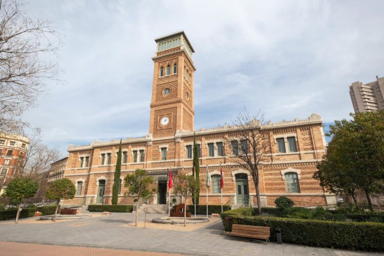 Facade of Casa Árabe in Madrid./ Photo: Mario Elias Munoz Valencia / iStock