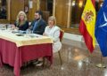 Carmen Romero, in the foreground, with Eva Álvarez del Manzano, President of CESN, and Alfredo Leonard, advisor to the Diplomatic Forum of the Principality of Asturias./ Photo: AR