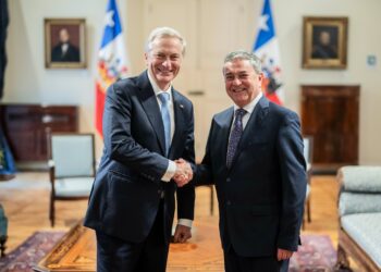 El presidente de Chile, José Antonio Kast, con el nuevo embajador en España, Juan Antonio Coloma./ Foto: Gobierno de Chile