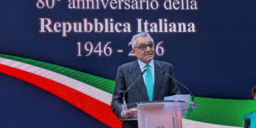 El embajador de Italia, Giuseppe Buccino Grimaldi, pronunció su discurso de bienvenida ante numerosas personalidades del Cuerpo Diplomático, políticas, empresariales y de la comunidad italiana en España. /Fotos: Juan D. Latorre