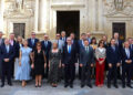 Foto de familia de los embajadores de la Unión Europea junto a la alcaldesa de Jerez de la Frontera, María José García-Pelayo. /Foto: HoyJerez