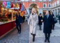 La ministra de Exteriores de Islandia con su colega español en la Plaza Mayor de Madrid el pasado diciembre./ Foto: MAEC