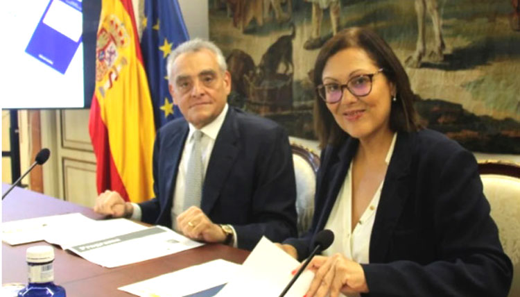 Italian Ambassador Giuseppe Buccino Grimaldi, along with the director of the Center for Political and Constitutional Studies (CEPC), Rosario García Mahamut. Photo: Courtesy of the Italian Embassy