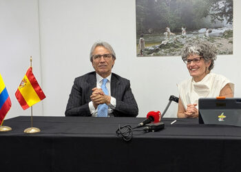 The ambassador of Colombia, Eduardo Ávila Navarrete, together with the deputy minister of Heritage, Memories and Cultural Governance, Saia Vergara. /Photos: JDL