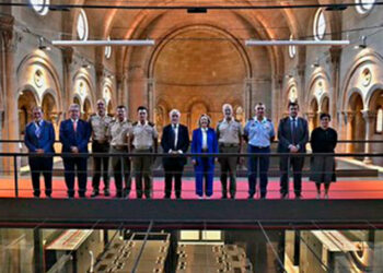 Teams from the Ministry of Defence and the Barcelona Supercomputing Center-National Supercomputing Center (BSC-CNS) during the presentation