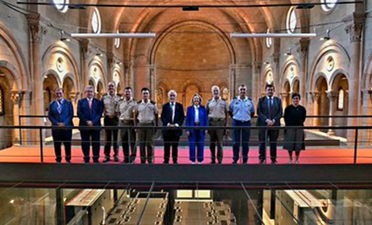 Teams from the Ministry of Defence and the Barcelona Supercomputing Center-National Supercomputing Center (BSC-CNS) during the presentation
