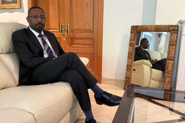 Amgad Fareid Eltayeb, asesor del presidente de Sudán, durante la entrevista./ Foto: AR