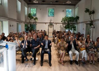 El representante de la Oficina Económica y Cultural de Taipei en España, embajador Lino Li-cheng Cheng, en la primera fila entre el público asistente a la presentación./ Fotos: Cortesía de la Oficina Económica y Cultural de Taipei en España