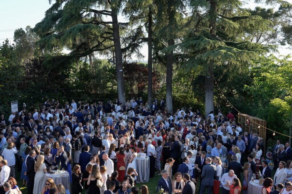 Varios centenares de invitados acudieron a la recepción.