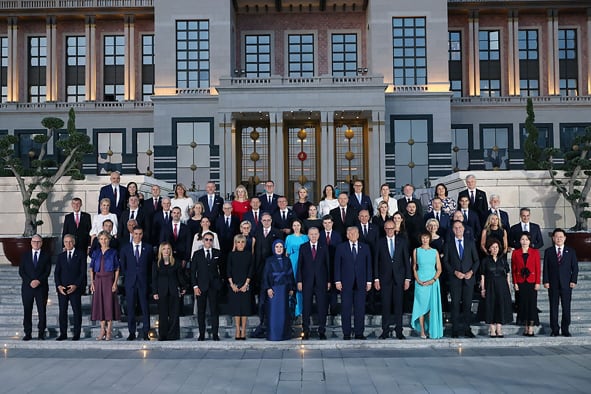 Foto de familia de los líderes de la OTAN, ayer en Ankara./ Foto: Pool Moncloa/Borja Puig de la Bellacasa y Pool OTAN