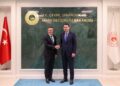 Garanti BBVA CEO Mahmut Akten (left) greets COP31 President and Turkish Environment Minister Murat Kurum. / Photos: BBVA