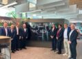 Las autoridades participantes en la presentación.