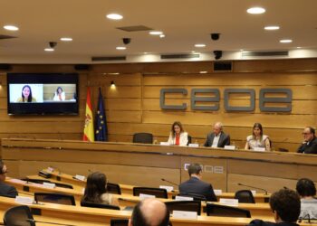 Los participantes en la presentación del informe./ Foto: CEOE