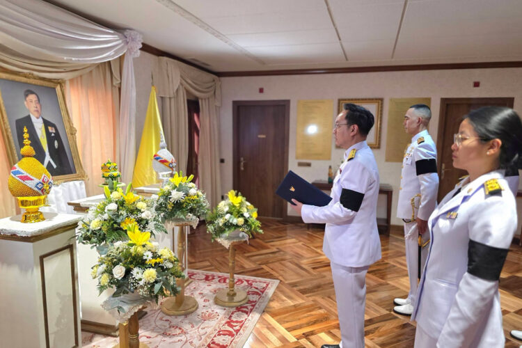 Members of the Thai Embassy during the commemoration. / Photo: Royal Thai Embassy