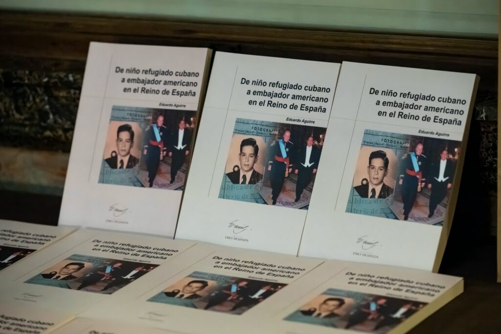 Ejemplares del libro presentado en Casa América.