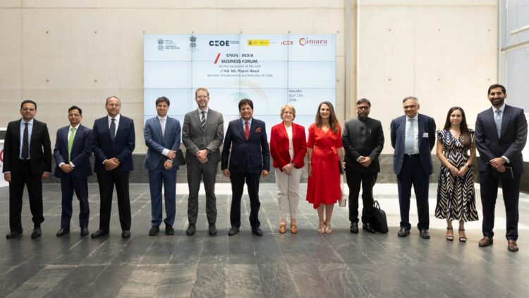 Foto de familia de los participantes en el Encuentro./ Foto: Cámara de España