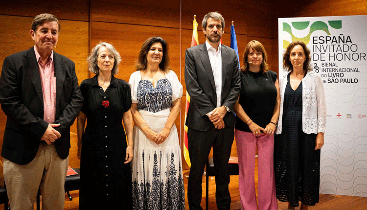 La delegación española encabezada por el ministro de Cultura, Ernest Urtasun