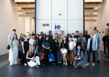 The group, during their visit to IE University in Madrid./ Photo: Courtesy of FCEA