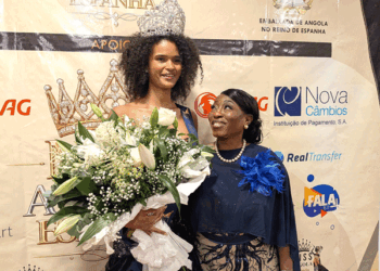 La ganadora del certamen, Juice Tavares, junto con la embajadora de Angola, Balbina Malheiros Dias da Silva. /Fotos: JDL