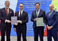 El ministro de Transportes y Movilidad Sostenible, Óscar Puente, junto a Dariusz Klimczak, ministro de Infraestructuras de Polonia (a su derecha) y otros protagonistas de las infraestructuras polacas