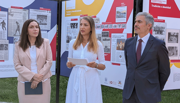 La encargada de Negocios, a.i., de la Embajada de Rumanía, Raluca Mihaila (en el centro), junto a la secretaria de Estado rumana de Asuntos Europeos, Medio Oriente y África, Clara Staicu, y el secretario de Estado español para la UE, Fernando Sampedro. /Fotos: JDL